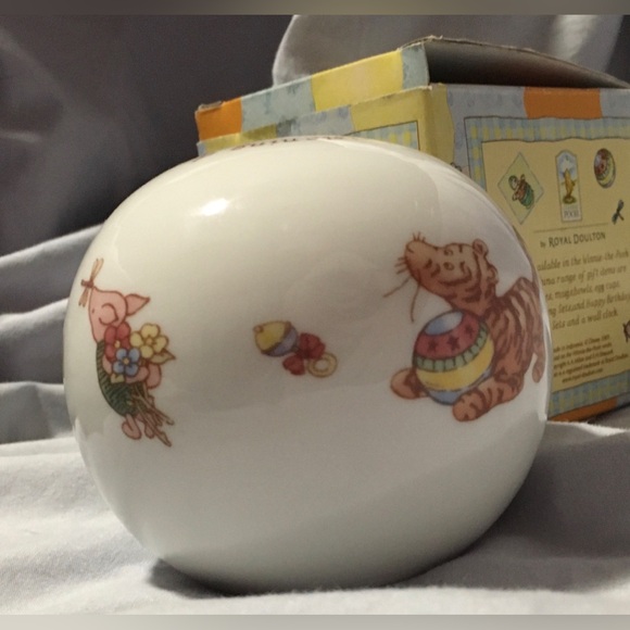 Royal Doulton Winnie the Pooh Christening Bank - IOB - Picture 4 of 11